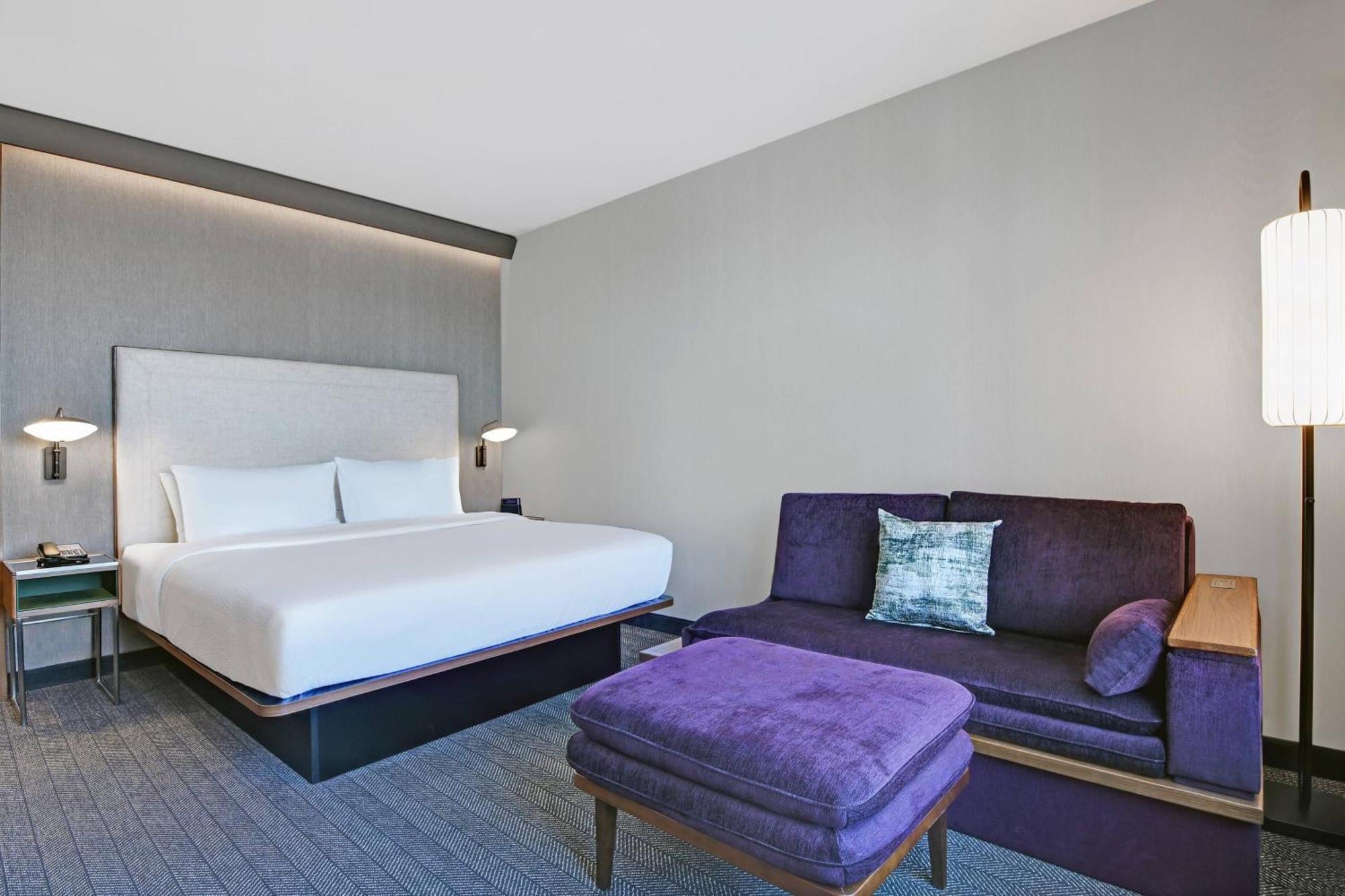 Courtyard By Marriott Manhattan Aggieville Exterior foto