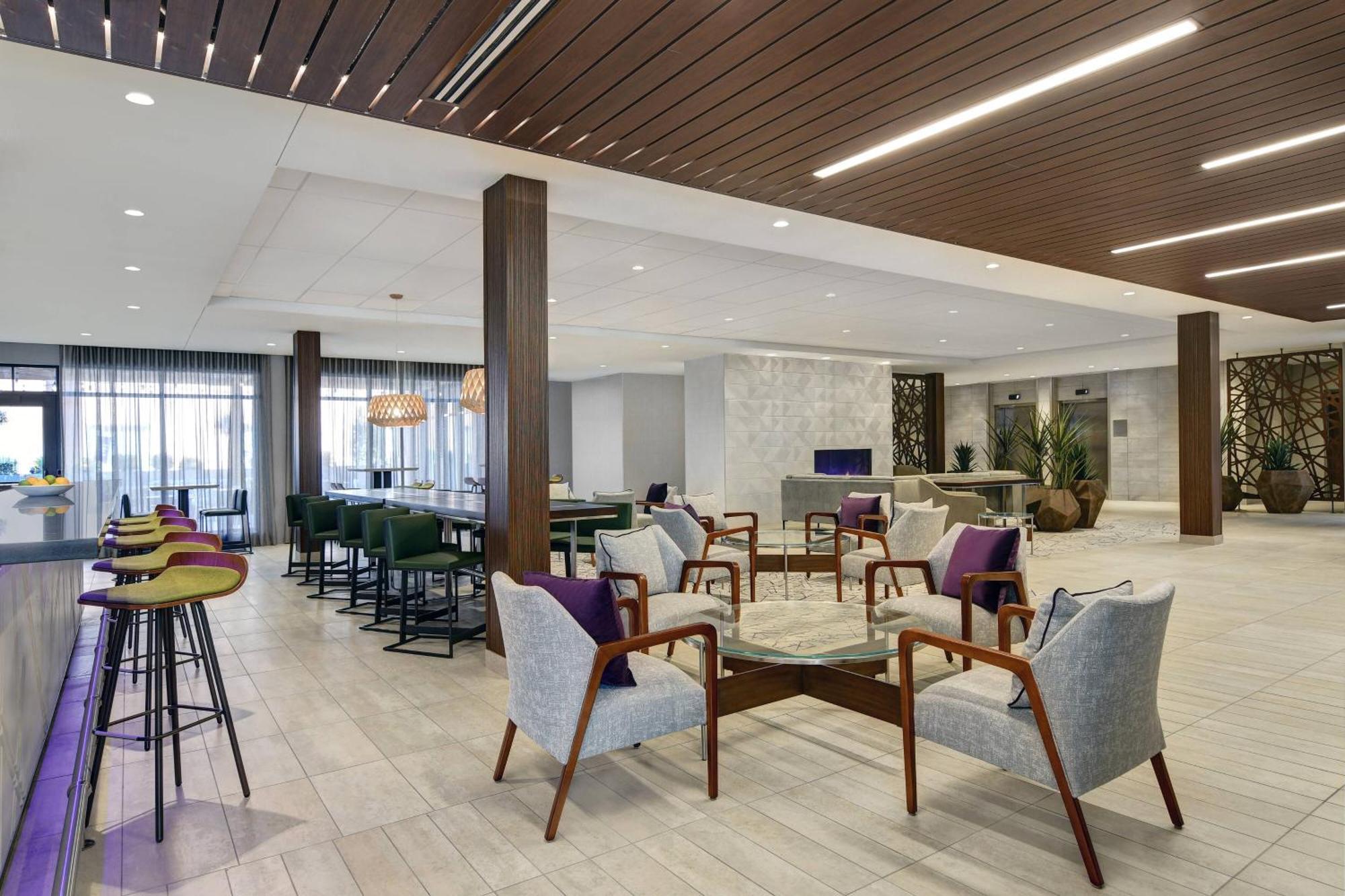 Courtyard By Marriott Manhattan Aggieville Exterior foto